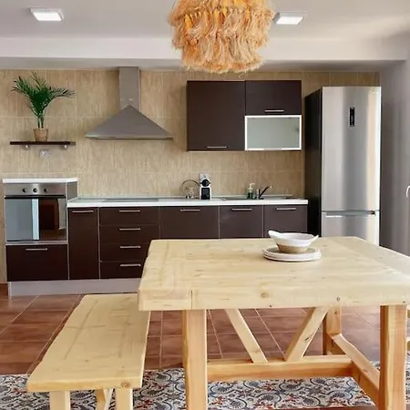 Big Spacious Casa Bamboo Relax, Pool And Parking