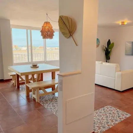 Big Spacious Casa Bamboo Relax, Pool And Parking Apartament