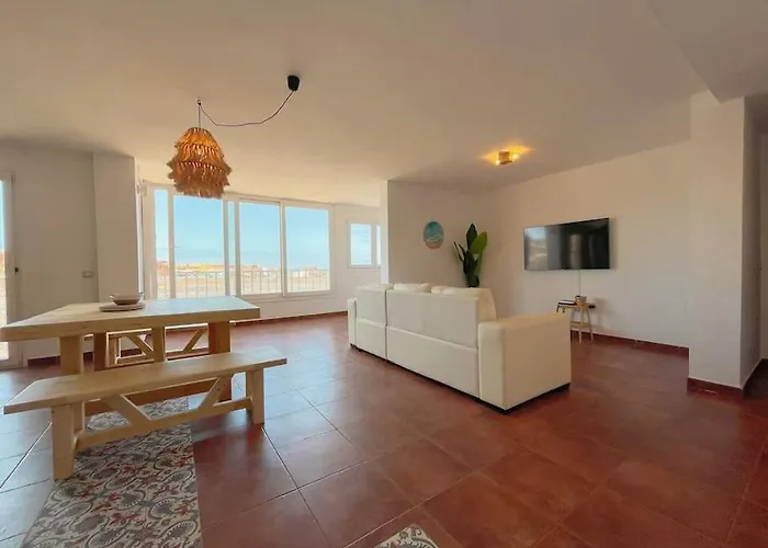 Big Spacious Casa Bamboo Relax, Pool And Parking דירה *