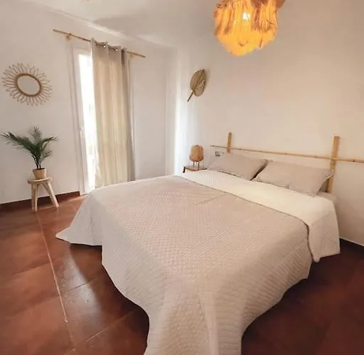 Big Spacious Casa Bamboo Relax, Pool And Parking דירה *