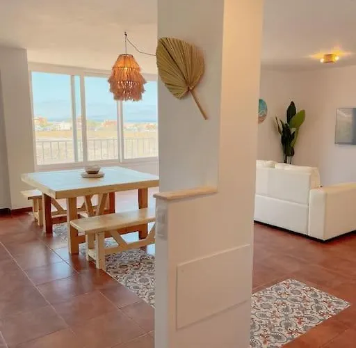 Big Spacious Casa Bamboo Relax, Pool And Parking דירה