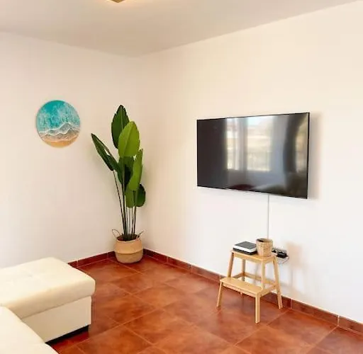 Big Spacious Casa Bamboo Relax, Pool And Parking דירה *
