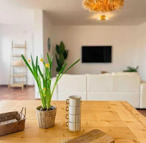 Big Spacious Casa Bamboo Relax, Pool And Parking קורלחו