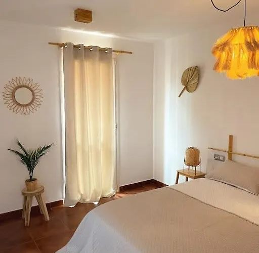 Big Spacious Casa Bamboo Relax, Pool And Parking דירה *