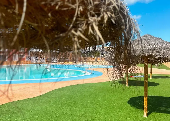 Big Spacious Casa Bamboo Relax, Pool And Parking דירה *